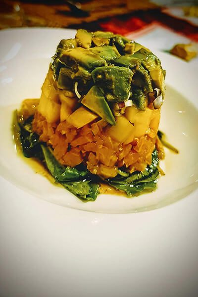 Avocado-Mango-Lachs auf Rucolasalat