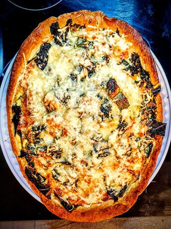 Gemüsequieche mit Kohl und Kichererbsen