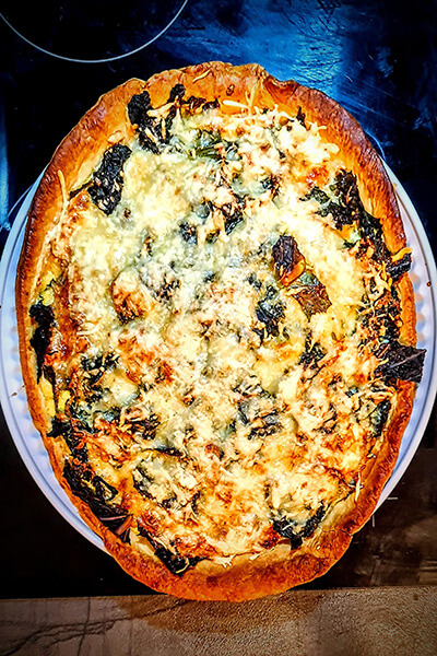 Gemüsequieche mit Kohl und Kichererbsen